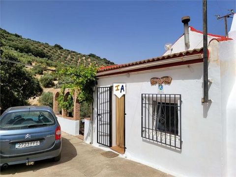 Deze woning ligt op slechts een klein eindje rijden van het prachtige meer van Iznajar, in de provincie Cordoba, Andalusië, Spanje, omgeven door een prachtig landschap vanuit elke hoek. Het hoofdhuis biedt een slaapkamer op de begane grond, een ruime...