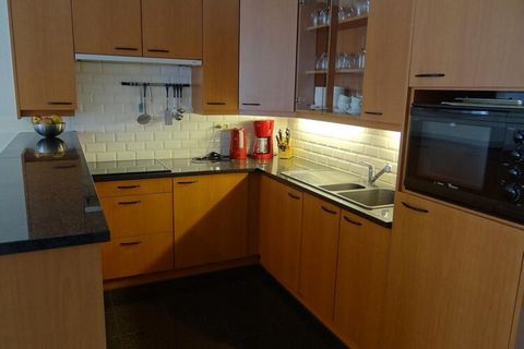 Appartement met 2 slaapkamers in de winkelstraat van Nieuwpoort bad. De slaapkamers hebben rolluiken. Gelegen te midden van de bruisende straten van Nieuwpoort's betoverende kuststad, belichaamt dit uitzonderlijke appartement het toppunt van modern c...