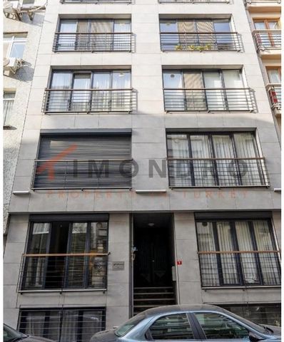 El apartamento en venta se encuentra en Sisli. Estambul Sisli es un distrito situado en el lado europeo de Estambul. Es una de las zonas centrales más densamente pobladas de la ciudad. Limita con los distritos de Beyoglu, Kaithane, Sariyer, Eyup y Be...