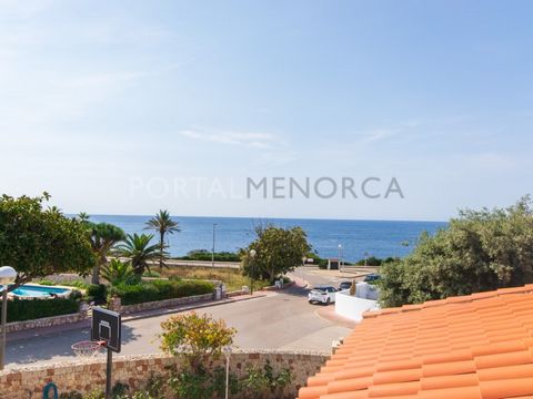 Wonderful villa with a tourist license, well located just a few minutes' walk from the sea and a short distance from the Cap d'Artrutx lighthouse and the Cala'n Bosch lake. The house, distributed on one floor, consists of 3 double bedrooms, a bathroo...