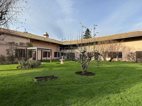 BARE OWNERSHIP WITH USUFRUCT RESERVE FARM BRESSANE 1850 The seller lives in his property for the rest of his life: he sells the bare ownership and retains the usufruct. Bressan farmhouse from 1850 on a plot of 3195m2. L-shaped property facing a magni...