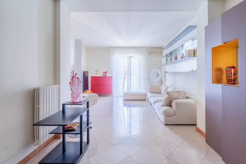 PUGLIA - BARI - SAN PASQUALE - VIA GIOVANNI AMENDOLA Splendid completely renovated apartment located in the heart of Bari, in the central Via Amendola, in the San Pasquale district. This bright and welcoming property is located on the fifth floor of ...