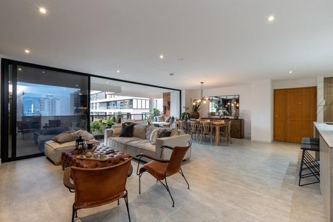 Discover your urban retreat in the heart of San Lucas. This impeccable completely remodeled apartment offers you an incomparable lifestyle, where spaciousness, freshness and luminosity are the protagonists. From the moment you walk in, you are envelo...