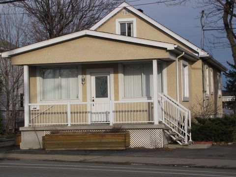 There are several options available to you; COMMERCIAL ZONING (verification required with the municipality for the intended use. 2 additional small rooms on the 2nd floor that can be used as a bedroom, office or storage. Please note that tours are av...