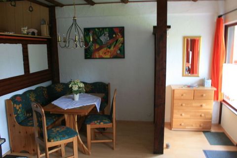 The cozy holiday home in the Odenwald with 3 bedrooms can accommodate up to 6 holidaymakers. It is in a quiet location on the edge of the town of Vielbrunn, which has a population of 1,500.