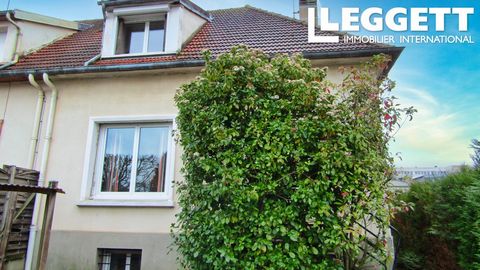 A26782LRL61 - This pleasant 2/3-bedroom terraced house with unoverlooked garden is close to all shops and services. Ideally located 10 minutes' walk from Alençon train station, on a busy thoroughfare, it's also a stone's throw from the town center. A...