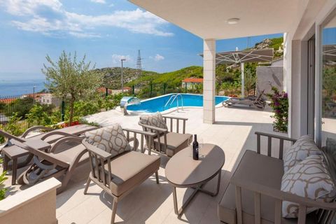 Elegant newly built villa with swimming pool located on the slopes of Mount Biokovo above the town of Makarska! The villa offers a stunning view of the mountains and the picturesque Makarska Riviera! At the same time Makarska city’s activities and it...