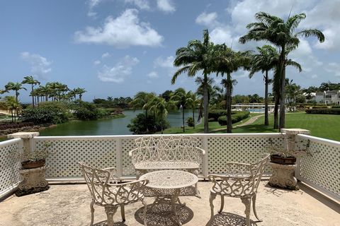 Located in Westmoreland. Forest Hills 6 occupies a fantastic position within the stunning Royal Westmoreland resort, with western sea views over the tranquil lake. The townouse offers spacious open plan living, dining and kitchen areas which are situ...