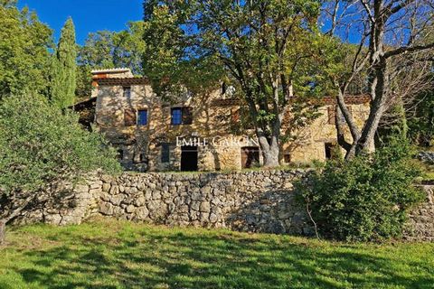 Converted sheepfold for sale in enchanting unspoiled surroundings. Full of character. Presents 140 sq.m of living area and three adjoining cellars of 57 sq.m, with a total of 195 sq.m of floor space backing onto the garden. Private olive grove of 2.3...