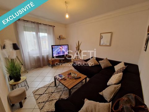 Located in the town of Sisteron, close to all amenities, come and discover this 67 m2 apartment with balcony and cellar. There you will find a living room, a kitchen opening onto the balcony, two bedrooms, a dressing room, a bathroom and separate toi...