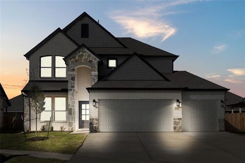 LONG LAKE NEW CONSTRUCTION - Welcome home to 316 West Tranquil Fields Lane located in the community of Beacon Hill and zoned to Waller ISD. This floor plan features 4 bedrooms, 2 full baths, 1 half bath and an attached 2-car garage. You don't want to...