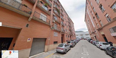 Chcesz kupić lokal użytkowy w Alcoy? Doskonała okazja do nabycia w nieruchomości tego lokalu komercyjnego o powierzchni 193,46m² położonego w miejscowości Alcoy, prowincja Alicante. Ma dobry dojazd i jest dobrze skomunikowany. Alcoy, to miasto położo...