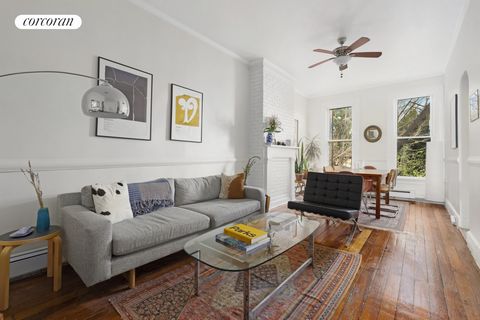 117a Calyer is a 3 family townhouse on a quiet tree-lined street in the hart of Greenpoint. Equidistant between the Nassau and Greenpoint Ave G trains, close to local food favorites Oxomoco, Le Gamin and Rule of Thirds, and a few blocks to the Greenp...