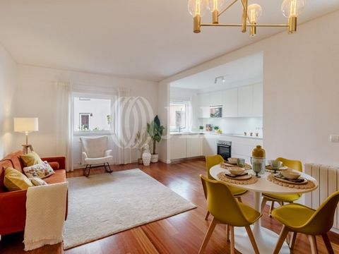 2-bedroom apartment with 84 sqm of gross private area, a parking space, and a storage room, located in Jardins do Dragoeiro, Carnide, Lisbon. With a very functional layout, it features a living room and fully fitted open-plan kitchen with 33 sqm, two...