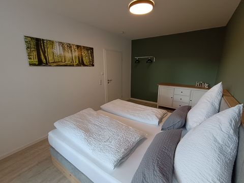 Welcome to the flat in Arnsberg. The flat is equipped with everything you need for a pleasant stay. There is a car park right next to the building where you can also charge an electric car. The lift takes you to the flat, so access is at ground level...