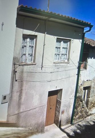 Located in Candosa, a Portuguese parish in the municipality of Tábua, in the district of Coimbra, you will find this villa for sale with a gross construction area of 59 m2, and a rustic land of 98m2. Ideal for those who prefer contact with nature, wi...