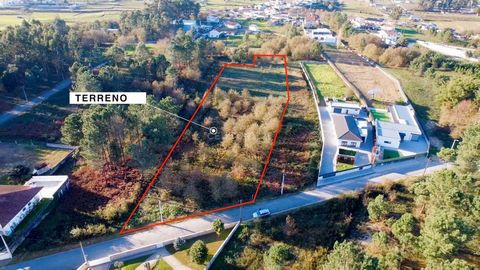 Land for individual housing It has an area of 6510m2, with an approximate frontage of 44 meters It is possible to highlight and divide into two developable lots In terms of PDM, it is located in an ARB zone (low density residential area) and it is po...