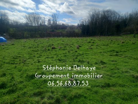 In a quiet and pleasant village, in Fortel en Artois, 7 kilometers from FRévent, 45 minutes from Arras, Amiens, Béthune and Abbeville and an hour from the beaches, come and discover a building plot of 1,500 m2 . Urban planning certificate in progress...