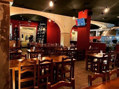 Transfer of Pizzaria located in one of the main streets of Cacilhas, namely Rua Cândido dos Reis. Wood oven pizzeria, which is fully operational, fully equipped with top quality materials, a strategic location and which has a trained, structured and ...