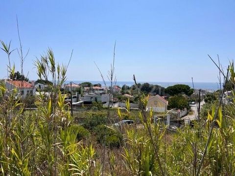 Rustic land in Quinta da Raposeira with 385 m2. This land has a wonderful view of the sea. Possibility of placing model and prefabricated houses. It is located on a very quiet farm, close to the wonderful beaches of Costa da Caparica, Entre São João ...