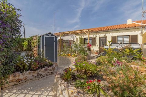 It looks like you've found a real pearl in the Algarve! This 2 bedroom villa with a 1 bedroom annex near Aljezur is a find. With two bedrooms that include built-in wardrobes and a bathroom with shower tray. The living room and kitchenette offer a coz...