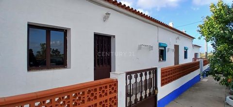 Das ist Ihre Traumimmobilie! Diese Villa mit 3 Schlafzimmern befindet sich in der charmanten Stadt Vale do Poço, die zur Gemeinde Santana de Cambas und zur Gemeinde Mértola gehört, und ist eine wahre Perle. Mit einer Gesamtfläche von 148m2 bietet die...