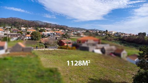 **Unique Opportunity - 1128m² Land with Construction Potential in a Rural Setting** Situated in a serene and captivating environment, this 1128m² land presents a unique opportunity for construction projects in accordance with established guidelines a...