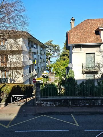 Exclusively, in the town of Évian-Les-Bains, a stone's throw from the city center and the lakeside. We offer to accompany you for the purchase of a property to renovate in a residence of 1965 with elevator, on the first floor of the condominium a T3 ...