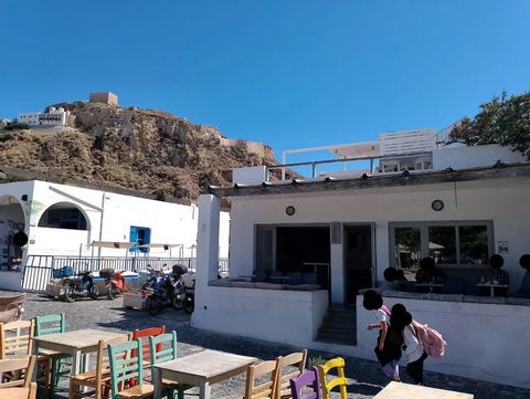 In the heart of Skyros, an entire building that functions as a coffee bar, located in the square of Skyros, is offered for sale. It is located in the busiest part of the island and consists of a ground floor of 50 square meters with a raised terrace ...
