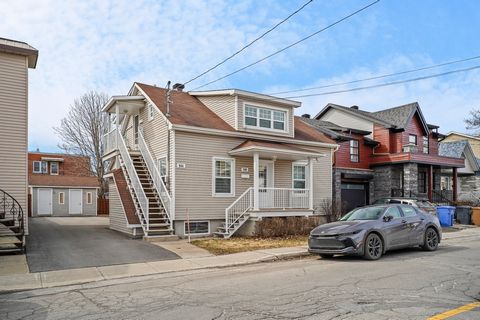 Duplex extremely well located in Vieux-Terrebonne. Close to everything (grocery store, pharmacy, medical clinic, primary and secondary schools, park and Île-des-Moulins. Close to highways 25 and 640, bus stop 3 minutes away. The duplex includes a 3 1...
