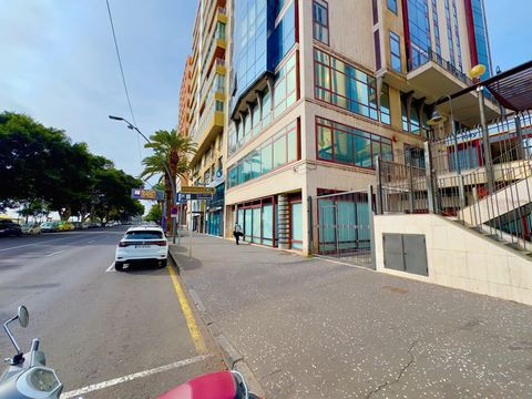 Are you looking for a large, comfortable and safe parking space in Santa Cruz de Tenerife? Do not look any further! We present you this fantastic opportunity to acquire a 22 square meter garage space, where you will not have to worry about the cars n...