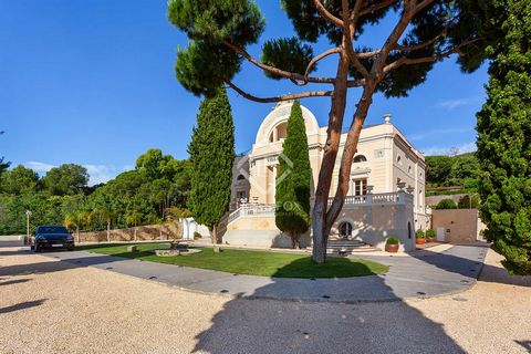 This historical landmark has the unique creative stamp of Renowned Catalan contemporary artist Antoni Tàpies, and at its heart is a fabulous domed sitting room with wonderfully ornate original plasterwork. This leads off into more grand spaces rich w...