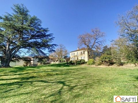 Elegant property comprising a magnificent 350 m² Maison de Maitre with charming outbuildings on a 6700m² park (possibility of acquiring 3 adjoining hectares). It is located 15 minutes east of Auch, a few minutes from the expressway. All of the buildi...