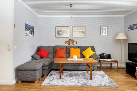 Enjoy a delightful and tranquil stay along the beautiful coast northern Uppland has to offer! Here, you'll reside in a charming cottage in a peaceful and serene environment in Gårdskär, with convenient access to the popular Rullsand, also known as th...