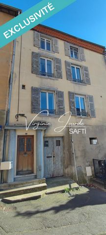 I invite you to discover the comfort of life in this spacious town house, ideally located in the charming town of Martres-de-Veyre. The beautiful volumes of this house combined with an intelligent layout and proximity to amenities are perfect for fam...