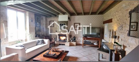 It is in the heart of the Entre-Deux-Mers that this house of character is located. In the quiet of a hamlet, in a green environment, this building of about 192 m² is articulated on 2 levels, located on a wooded plot of 593 m². Built in 1890, this pro...
