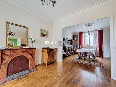 Located in the town centre of Dol-de-Bretagne, a dynamic town where shops, supermarkets, schools and services will be accessible to you less than 15 minutes on foot! Lucie Berest - Nouvelle Demeure presents this stone house from the 1950s, currently ...