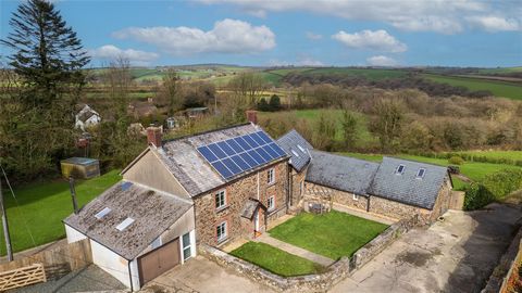 *DETACHED FOUR BEDROOM FARMHOUSE PLUS THREE BEDROOM BARN CONVERSION* STEP INSIDE Orchard House and The Old Forge Located in the picturesque rural village of West Putford in North Devon, Orchard House and The Old Forge are two deceptively spacious adj...