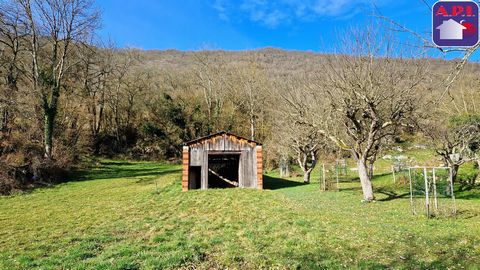 OLD TOBACCO SHED!! You are looking for a small leisure plot with an outbuilding, come and discover the rustic charm of this old tobacco dryer. Located at the edge of the village on a plot of 450m², which will offer you calm and bucolic surroundings. ...