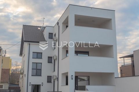 Apartment in an urban villa with three apartments in an excellent and quiet location in the Retfala neighborhood. All important amenities for life are nearby. The apartment is located on the ground floor. The apartment has a total area of 76m2, consi...