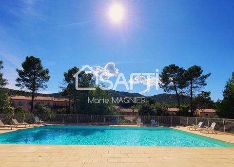 IN THE TOWN CENTER OF LA MOLE, in a secure residence with swimming pool, come and discover this beautiful T2 GARDEN FLOOR of 49m2 including an entrance, an equipped kitchen open to the living room, thus offering a beautiful bright living room with di...