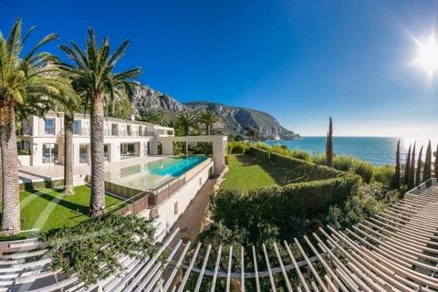 Fantastique propriété contemporaine située à Eze, à 10 mn en voiture de Monaco ou Cap Ferrat, offrant des vues mer exceptionnelles. Sur un terrain d'environ 6 400 m², elle se compose d'une villa principale, un pavillon invités, une maison de gardien,...
