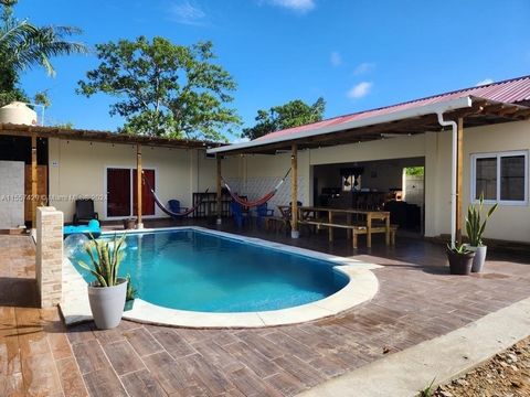 Escape to paradise at this exquisite recreation house nestled in the heart of Honduras! With 3 bedrooms, 2 bathrooms, and a sparkling pool, this haven promises a rejuvenating vacation experience. Situated just one block away from the mesmerizing beac...