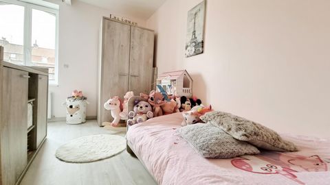 'Investing in real estate is about actively shaping your financial destiny and charting your own path to success.' Napoleon Habitat offers you a house: Nestled in the heart of Roubaix, this three-bedroom house combines traditional charm with modernit...