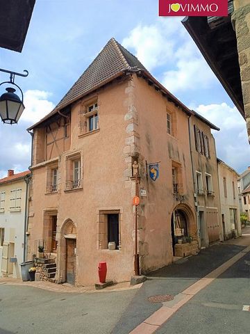 Located in Montaigut-en-Combraille. BEAUTIFUL HOUSE IN MEDIEVAL VILLAGE JOVIMMO votre agent commercial Hetty VAN RIEL ... This beautiful house housed a Pizzeria until November 2021 and a residential part. It is located in a pretty medieval village an...
