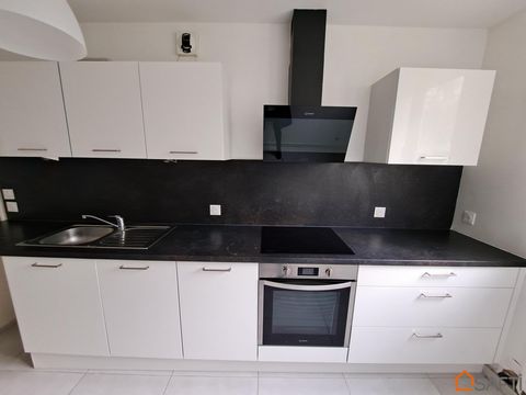 Located in La Riche (37520), this beautiful, completely renovated T4 apartment benefits from a calm and green environment in the city center. Close to all amenities (shops, schools, medical centers) and the future 2nd tram line, it is an ideal locati...