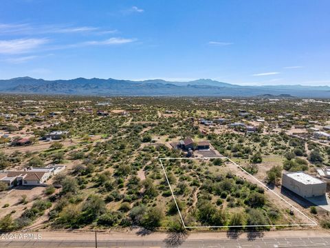 Breathtaking mountain views surround this scenic 1 acre lot in Rio Verde Foothills. Advantages of this property include all paved roads, no HOA and excellent access to Water with a Shared Well. Build your dream home on this flat property with easy ac...