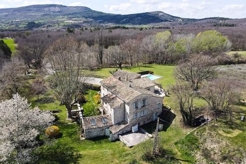 To the north-east of the Luberon park, facing the Lure mountain, this old mill is located at the confluence of two rivers. Its land, planted with trees and flowers, is bordered by forests, fields and meadows as far as the eye can see, and has a heate...