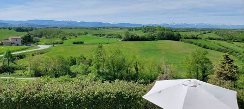 Beautiful 4-room character house of around 210 m² on a plot of 7,152 m² located 15 minutes from Pamiers. One of its assets: a splendid view of the Pyrenees chain, not to mention the calm and no vis-a-vis. This character house renovated with love and ...