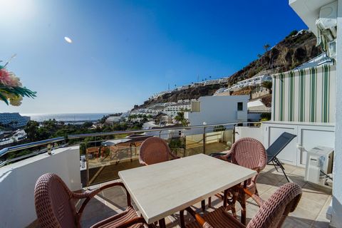 Se vende apartamento con una de las mejores vistas de Puerto Rico. Esta propiedad se encuentra en el conocido complejo Aquacanis, ubicado en el barranco de Agua de la Perra. Su orientación suroeste y su ubicación en planta alta le permitirán disfruta...